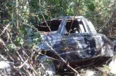 Hombre de Tampamolón muere al volcar su camioneta en la Valles-Tamazunchale