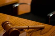 Juez suspende apertura de juicio oral contra Lozoya y su mamá