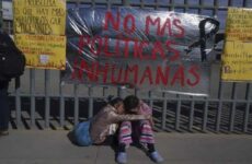 Migrantes exigen justicia en Ciudad Juárez previo a visita de AMLO