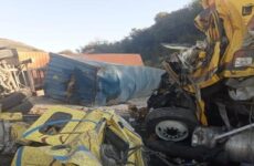 Choque de tracto camiones deja 2 muertos en Super carretera Valles