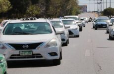 Taxistas amenazan con bloqueo vial en el distribuidor Juárez