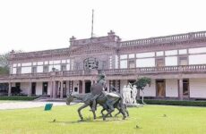 “Una tontería”, que director del Museo Francisco Cossío pida a pintora “regalar” un retrato del gobernador a caballo: Gallardo
