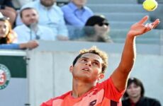 El peruano Varillas avanza a octavos en Roland Garros y se medirá a Djokovic