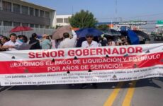 “¡Los jubilados no son mendigos!”; extrabajadores del gobierno estatal exigen sus pagos
