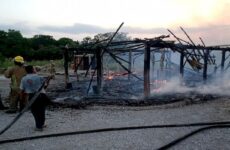 Le prenden fuego a puesto de comida cerca del HG de Ciudad Valles 