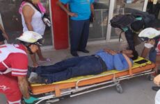 Ciclista cruza sin precaución el bulevar Lázaro Cárdenas y lo embiste un vehículo