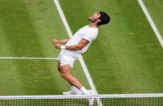 Alcaraz derrota a Rune y jugará su primera semifinal en Wimbledon