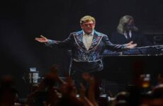 Elton John declara como testigo en el juicio contra Spacey por delitos sexuales