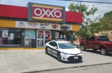 Con violencia roban tienda de autoservicio en Valle Alto 