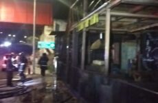 Incendio arrasa con parte de negocio de comida en el bulevar México-Laredo