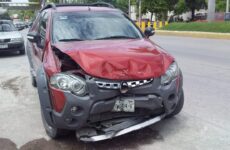 Mujer lesionada en choque múltiple sobre bulevar México-Laredo