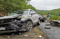 Familia sufre accidente automovilístico en la carretera libre Valles-Rioverde 