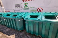 Instalan contenedores  de basura en mercado