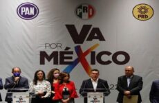Alianza Va por México buscará frenar ante SCJN libros de texto
