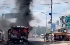 Hombres armados queman 11 vehículos en carretera Acapulco-Zihuatanejo