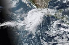 Huracán “Hilary” en categoría 3 frente a costas de México