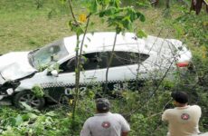 Hallan muerto a taxista del sitio Hidalgo; su unidad cayó por un barranco cerca del ejido El Detalle 