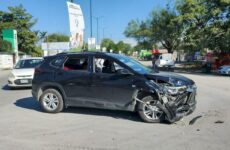 Niña herida en un choque de dos vehículos sobre bulevar Camino al Ingenio