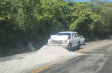 Choca camioneta contra camión materialista en la Valles-Rioverde