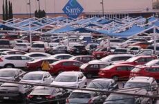 Revive Gallardo idea de eliminar cobro por estacionamiento en centros comerciales
