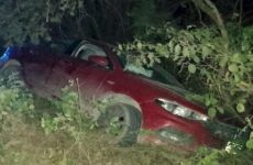 Conductora sufre accidente en la salida Valles a Tamuín