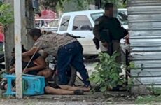 Ejecutan a balazos a un joven afuera de un taller de motos en Tamuín