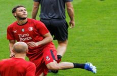 “Santi” tendrá que demostrar su nivel en Champions, dice DT del Feyenoord