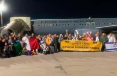 Mexicanos huyen de Israel; no esperan aviones de la FAM