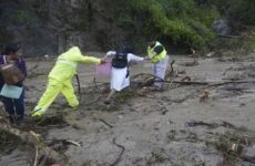El huracán Otis deja destrozos e inundaciones tras azotar Acapulco