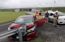 Tres personas sufren lesiones leves luego de sufrir un accidente vehicular en la autopista Valles-Rayón 
