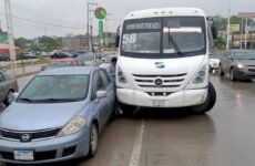 Autobús urbano colisiona contra vehículo en el Distribuidor Vial 