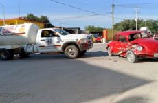 Colisionan una pipa gasera y un “vocho” en el bulevar Lázaro Cárdenas
