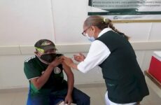 Exhorta el IMSS a  vacunarse contra  covid e Influenza