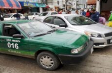 Daños mínimos deja un choque entre un vehículo de alquiler y uno particular en la zona centro de Ciudad Valles 