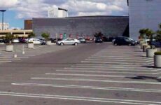 Aprueba comisión ley de gratuidad en estacionamientos de centros comerciales
