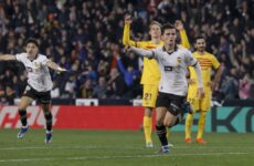 Guillamón castiga al Barcelona y rescata un punto para el Valencia