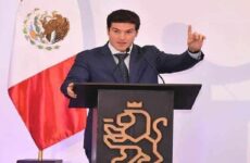 Samuel García retoma su cargo como gobernador de Nuevo León tras crisis política