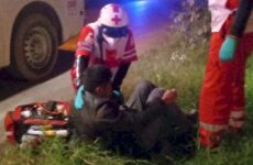 Motociclista atropella a ebrio sujeto en la zona tének; resultó lesionado