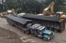 Traileros sufren accidentes sobre la carretera México-Laredo 