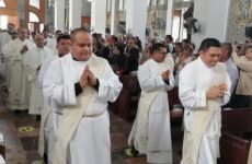 Se ordenan cuatro  nuevos sacerdotes