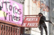 Marcha Antitaurina en la Plaza México termina en caos