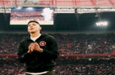 Ajax homenajea a Edson Álvarez