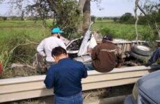 Camionero sufre aparatoso accidente en la Valles-Tamazunchale, sobrevive de milagro