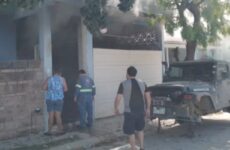 Por cortocircuito se incendia parte de una casa en Lomas Poniente 