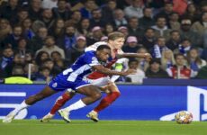 Porto vence al Arsenal  con gol en tiempo de compensación