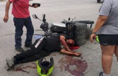 Se accidenta motociclista, sufre lesiones graves