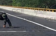 Delincuentes arrojan ponchallantas en la autopista Valles-Rayón 