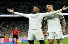 El Madrid remonta  y derrota al Barsa