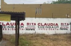 Morenistas pintan barda  de casa sin permiso